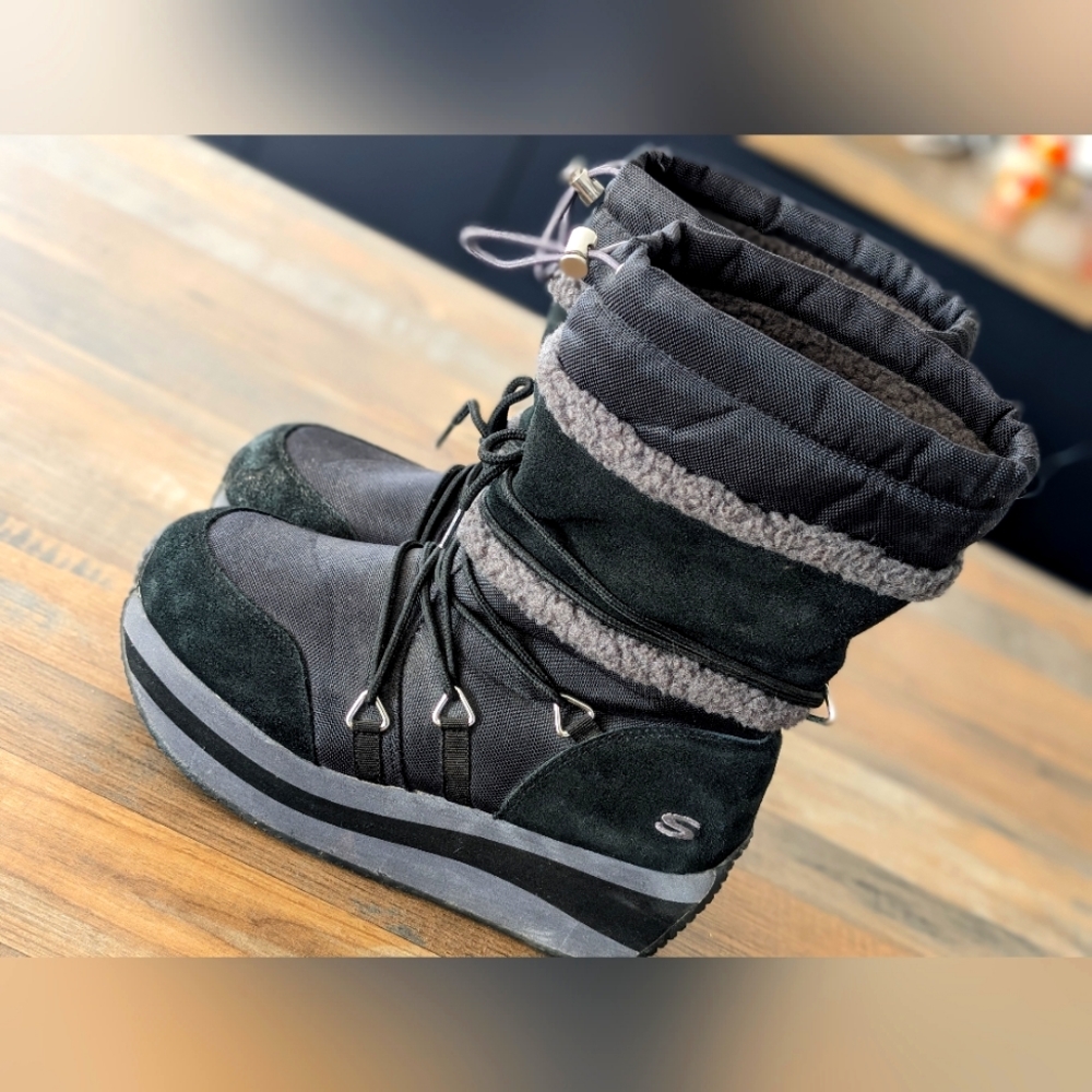 Sketchers retro platform boots size 8